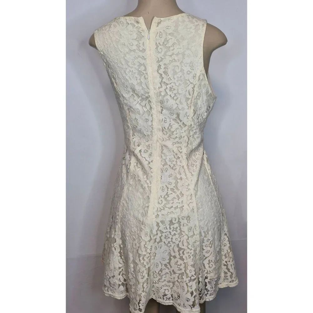 Monteau dress - Picture 3 of 8